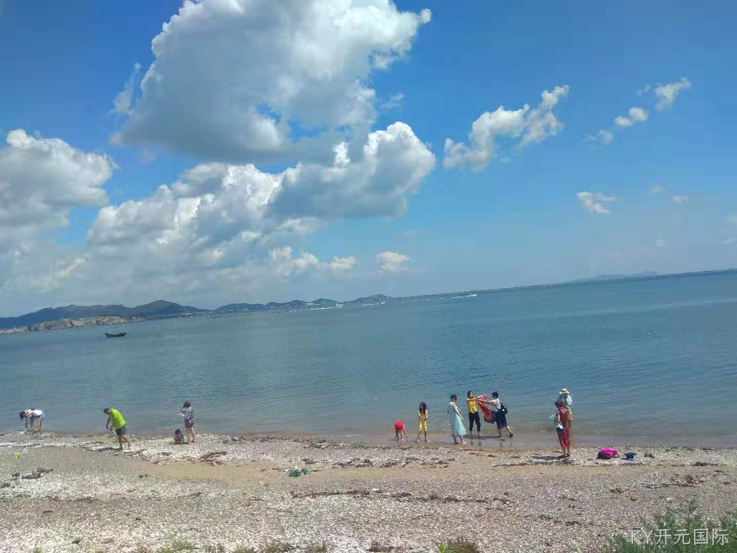 KY开元国际公司举行海边团建活动