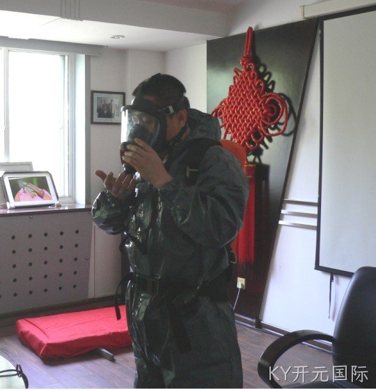 公司安委会组织进行空气呼吸机佩戴考核
